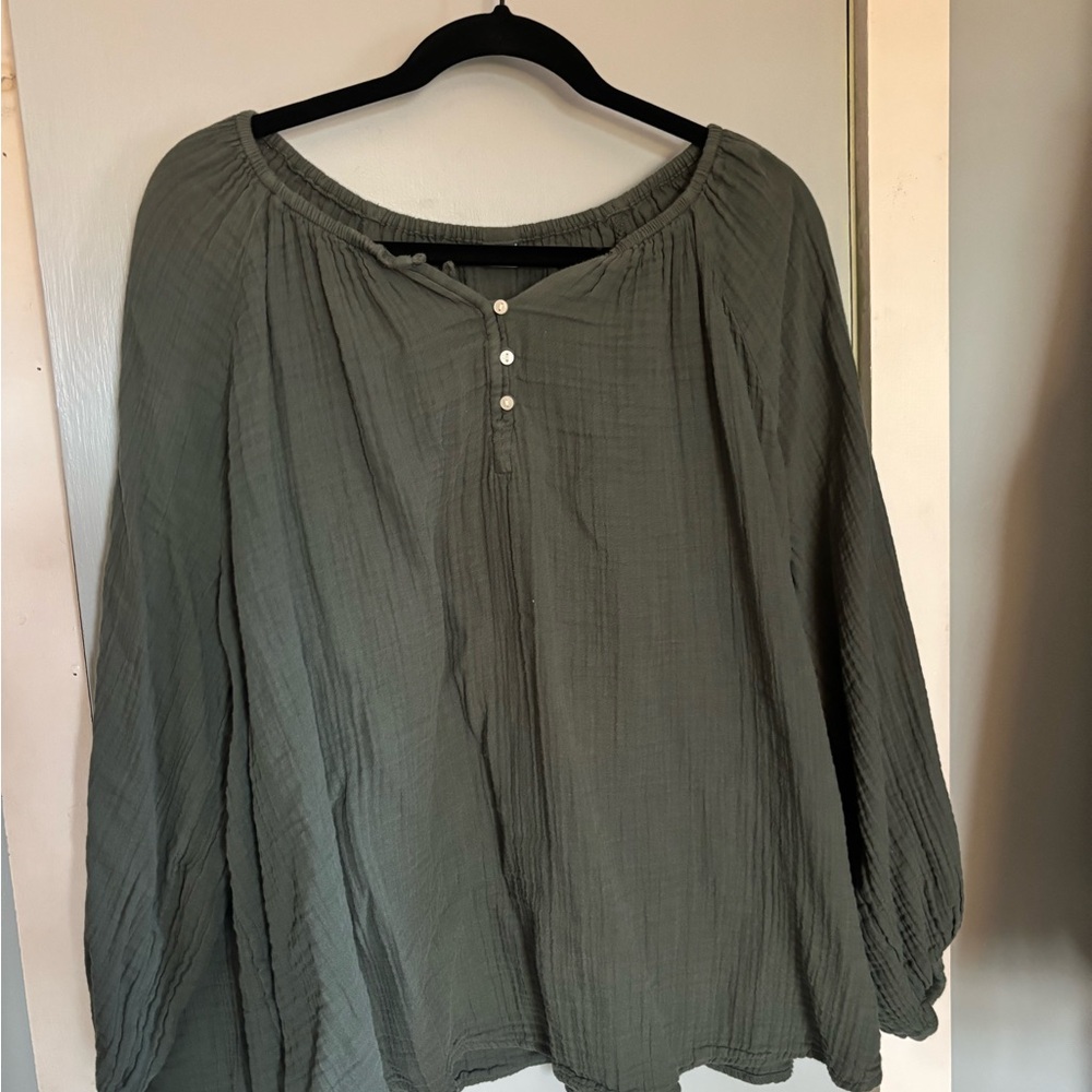 Old Navy Woman’s Green Blouse